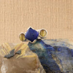 Anel de lapis-lazuli e quartzo rutilado