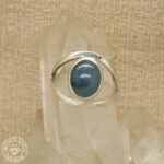 Anel de água-marinha cabochão