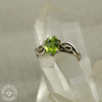 Anel de peridoto