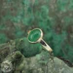 Anel de esmeralda cabochão