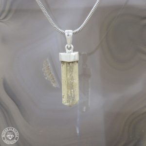 Pingente de topázio imperial bruto  8,18ct  Prata925