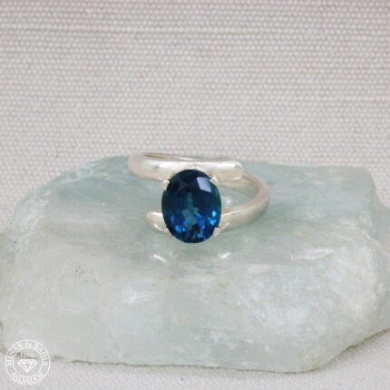 Anel de topázio azul London Blue