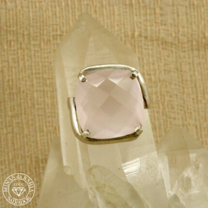 Anel de quartzo rosa