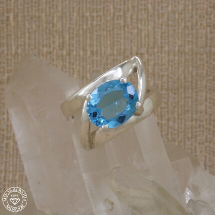 Anel de topázio azul Swiss Blue