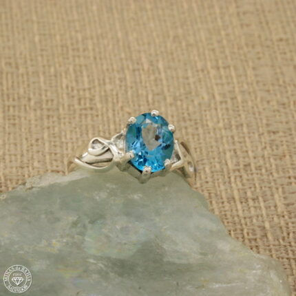 Anel de topázio azul Swiss Blue