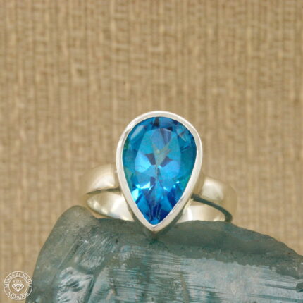 Anel de topázio azul Swiss Blue