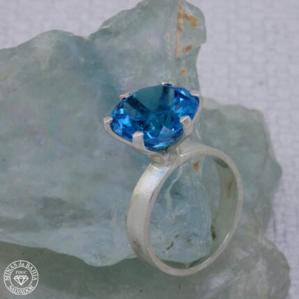 Anel de topázio azul Swiss Blue