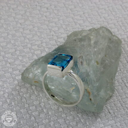 Anel de topázio azul Swiss blue