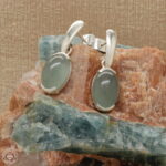 Brinco de água-marinha cabochão