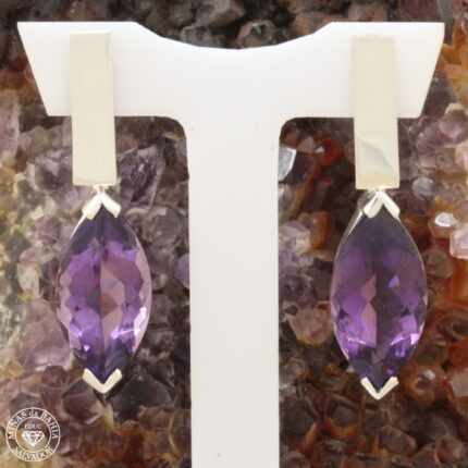 Brinco de ametista 4,20ct Prata925. Lapidação navete.