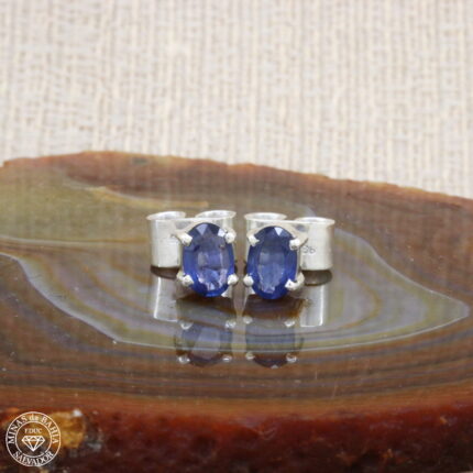 Brinco de safira azul