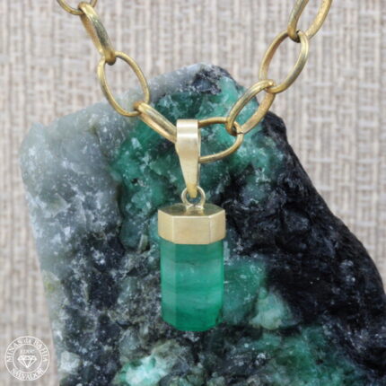 Pingente de esmeralda. Ouro 18k