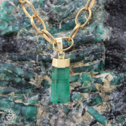 Pingente de esmeralda. Ouro 18k