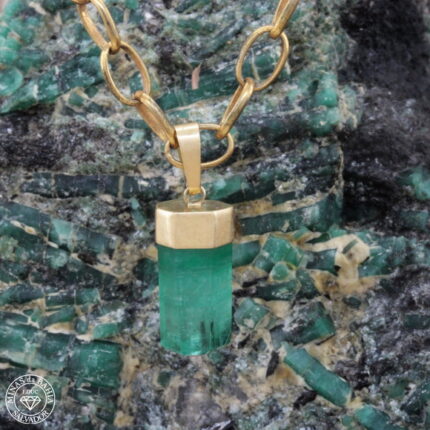 Pingente de esmeralda. Ouro 18k