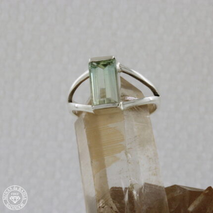 Anel de turmalina verde