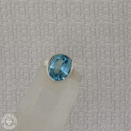 Anel de topázio azul Sky Blue
