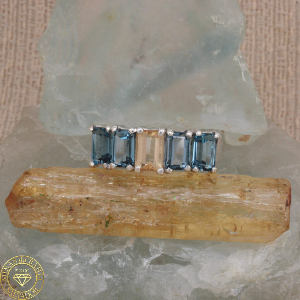 Anel Meia-aliança de topázio imperial e topázio azul. Prata 925