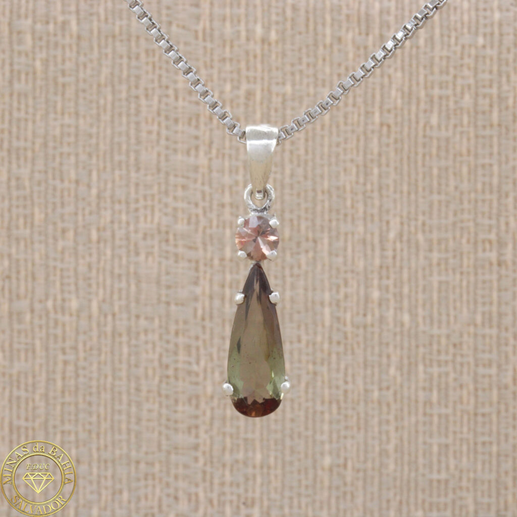 Pingente de andaluzita em prata 925
