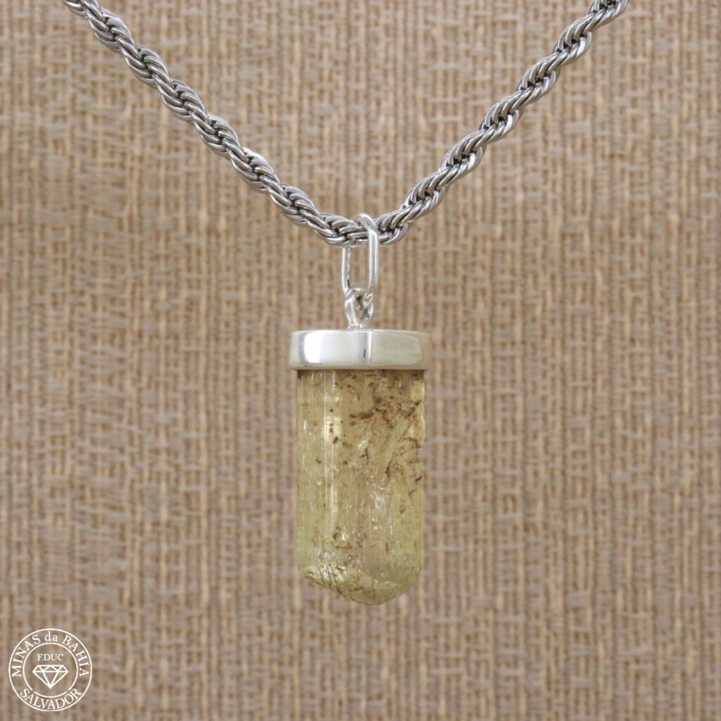 Pingente de topázio imperial bruto