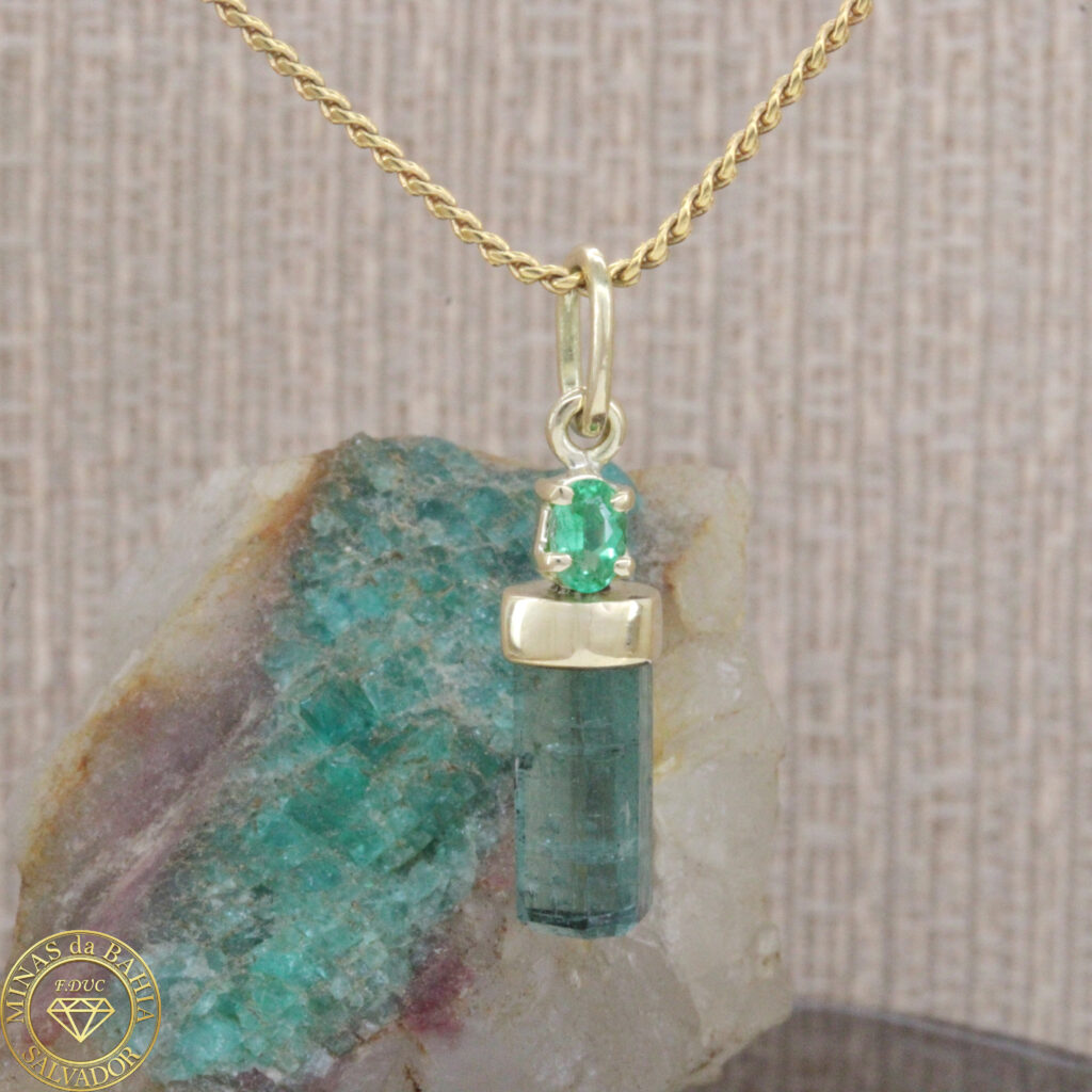 Pingente de turmalina verde e Paraíba em ouro amarelo 18k