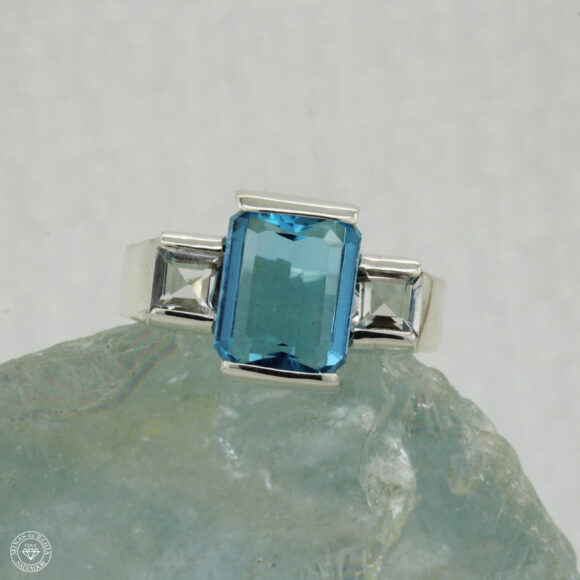 atpa102 anel de topázio azul e topázio 3,60ct 0,79ct cod174 Anel de topázios azul e incolor. Prata 925