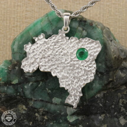 pingente mapa do brasil com esmeralda 0,59ct