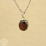 Pingente de granada. 4,29ct. Prata 925