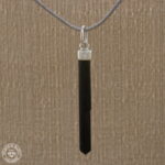 Pingente de turmalina negra. Canudo. Prata 925.