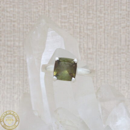 Anel de andaluzita 2,36ct