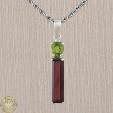 Pingente de granada e peridoto 4,69ct 1,05ct